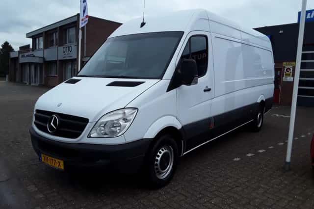Mercedes-Benz Sprinter (2011) thumbnail 1
