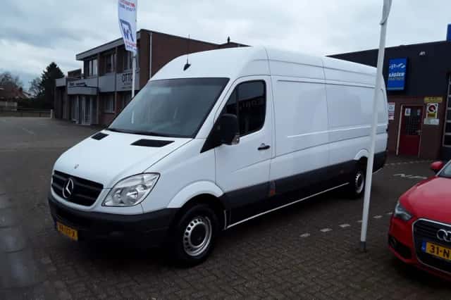 Mercedes-Benz Sprinter (2011) thumbnail 2