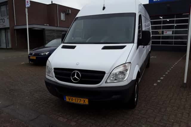 Mercedes-Benz Sprinter (2011) thumbnail 3