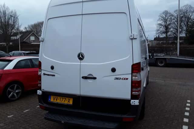 Mercedes-Benz Sprinter (2011) thumbnail 6