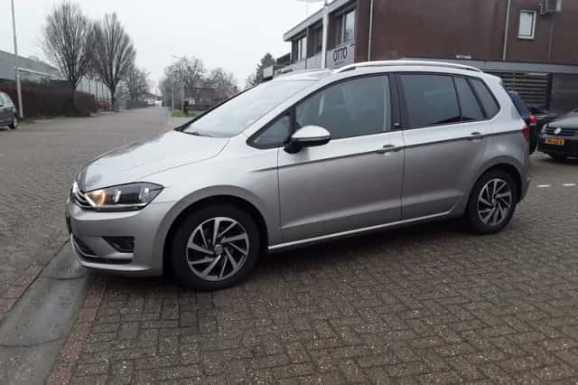 Volkswagen Golf Sportsvan (2017) thumbnail 2