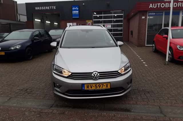 Volkswagen Golf Sportsvan (2017) thumbnail 3