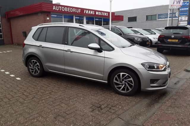 Volkswagen Golf Sportsvan (2017) thumbnail 4