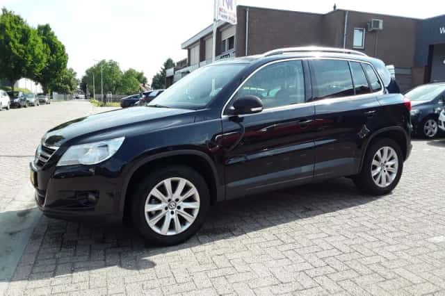 Volkswagen Tiguan (2011) thumbnail 2