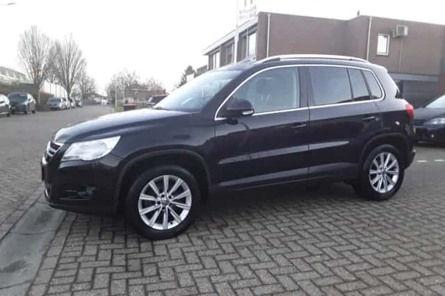 Volkswagen Tiguan (2011) thumbnail 2