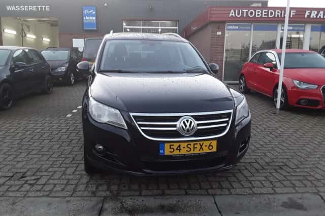 Volkswagen Tiguan (2011) thumbnail 3