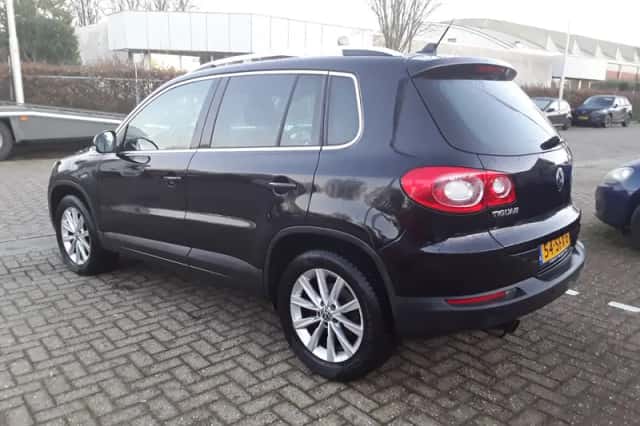 Volkswagen Tiguan (2011) thumbnail 6