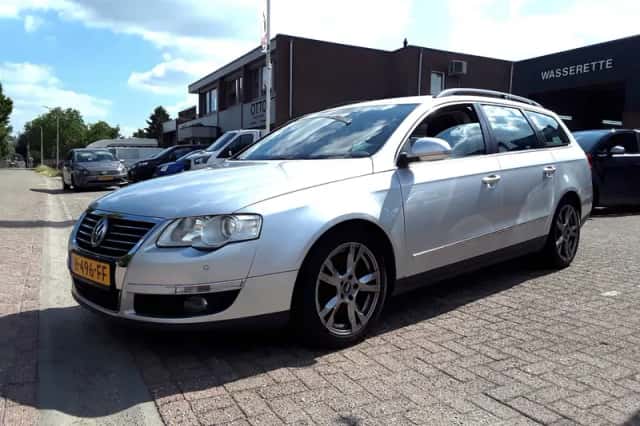 Volkswagen Passat (2009) thumbnail 1