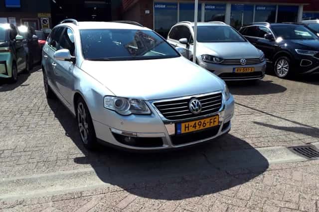 Volkswagen Passat (2009) thumbnail 3