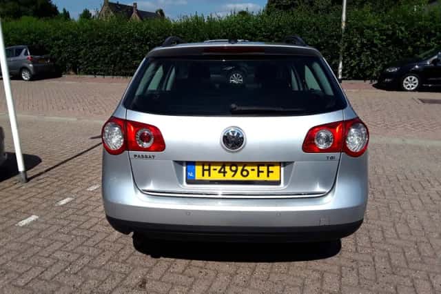 Volkswagen Passat (2009) thumbnail 6