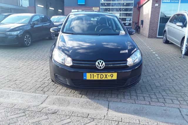 Volkswagen Golf (2012) thumbnail 2