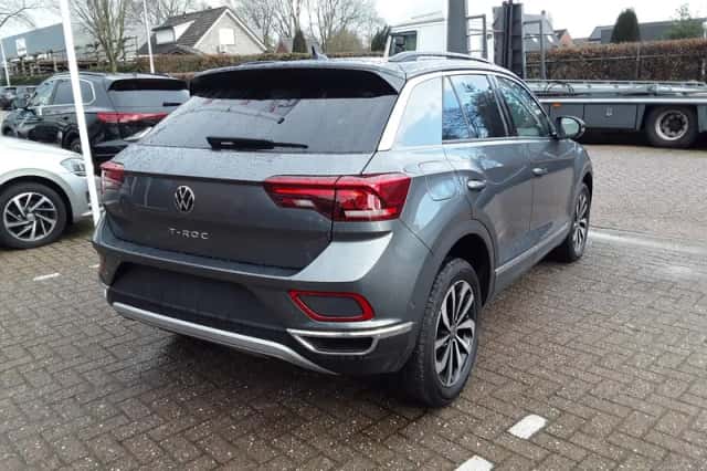 Volkswagen T-Roc (2023) thumbnail 5