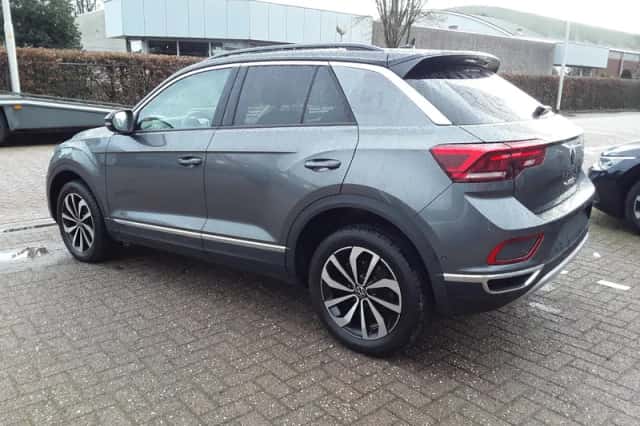Volkswagen T-Roc (2023) thumbnail 6