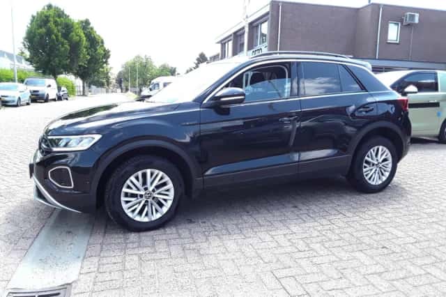 Volkswagen T-Roc (2022) thumbnail 1