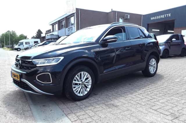 Volkswagen T-Roc (2022) thumbnail 2