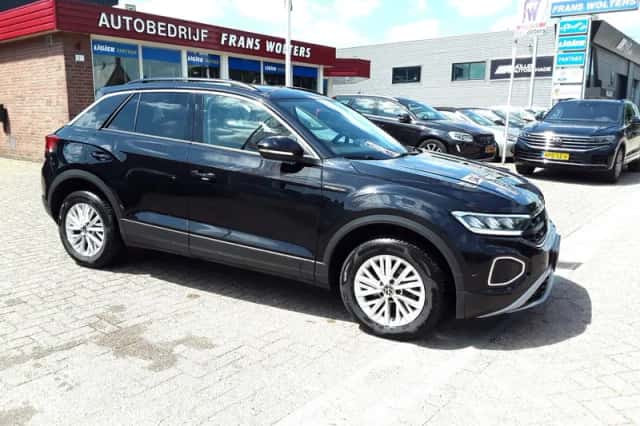 Volkswagen T-Roc (2022) thumbnail 4