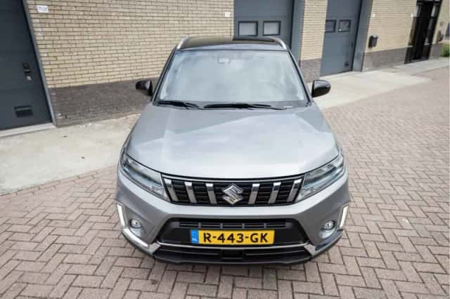 Suzuki Vitara (2022) thumbnail 4