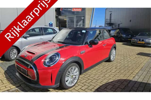 MINI Cooper (2023) thumbnail 1