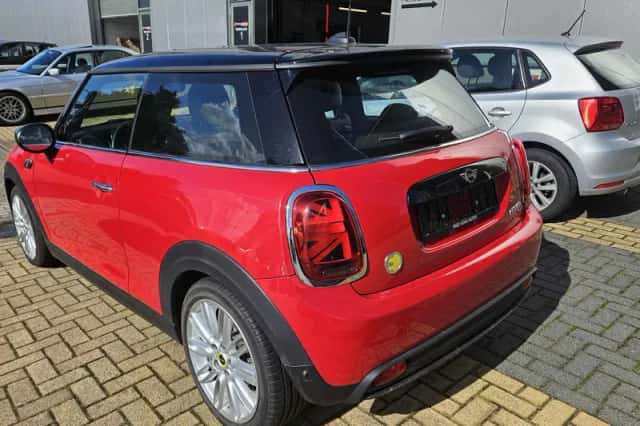 MINI Cooper (2023) thumbnail 4