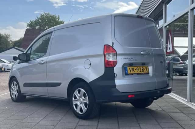 Ford Transit Courier (2014) thumbnail 3