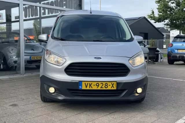 Ford Transit Courier (2014) thumbnail 5