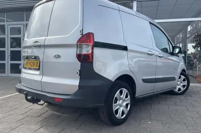 Ford Transit Courier (2014) thumbnail 6