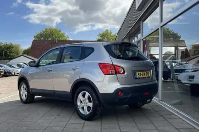 Nissan Qashqai (2008) thumbnail 3