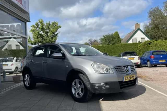 Nissan Qashqai (2008) thumbnail 4