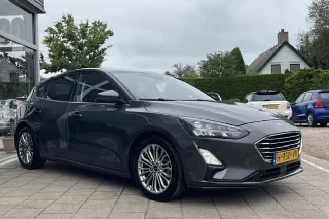 Ford Focus (2020) thumbnail 3