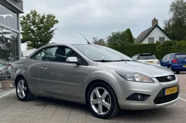 Ford Focus (2010) thumbnail 3