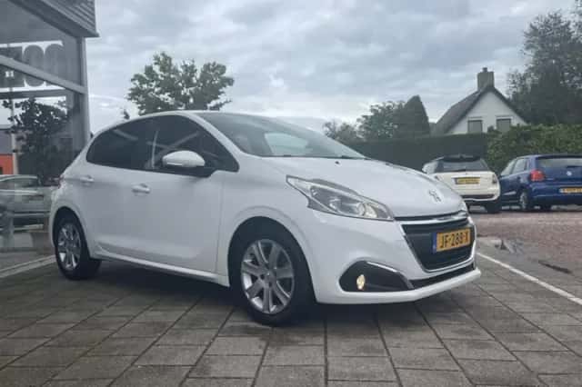 Peugeot 208 (2016) thumbnail 3