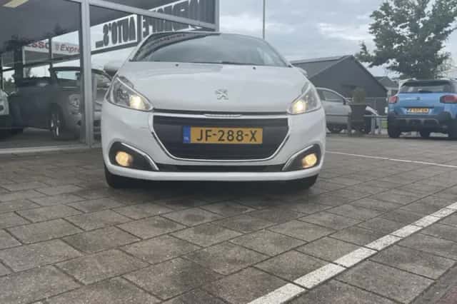 Peugeot 208 (2016) thumbnail 4