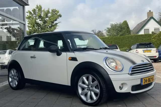 MINI One (2009) thumbnail 3