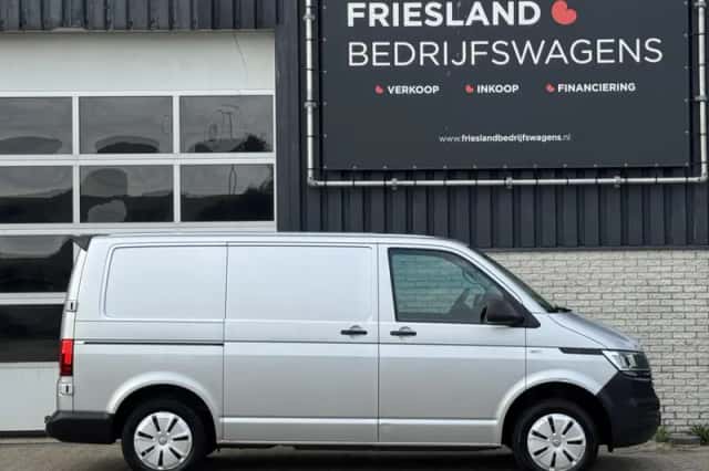 Volkswagen Transporter (2021) thumbnail 2