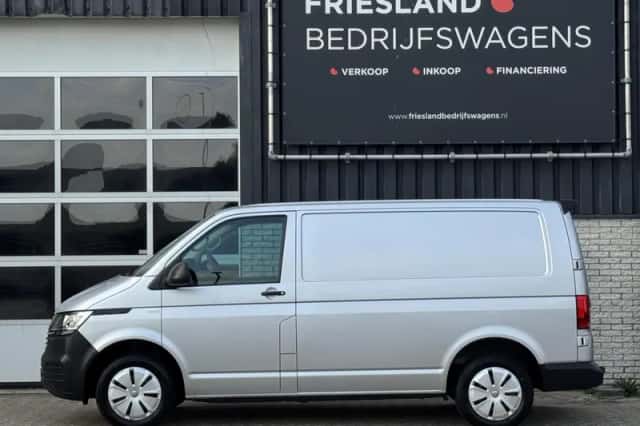 Volkswagen Transporter (2021) thumbnail 3