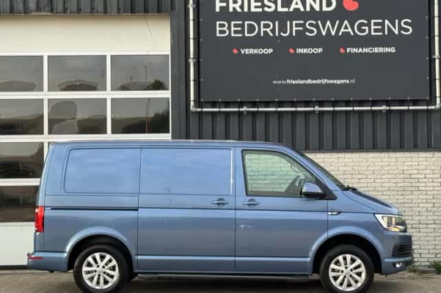 Volkswagen Transporter (2017) thumbnail 2