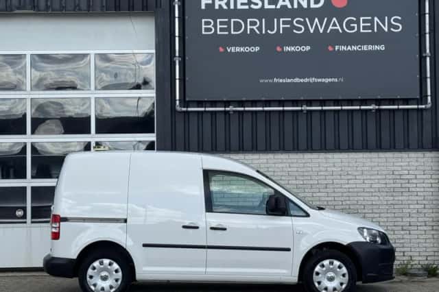 Volkswagen Caddy (2012) thumbnail 2