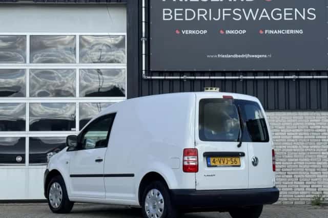 Volkswagen Caddy (2012) thumbnail 4