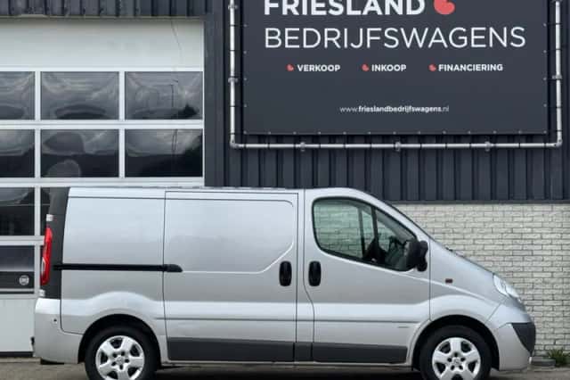 Opel Vivaro (2008) thumbnail 2