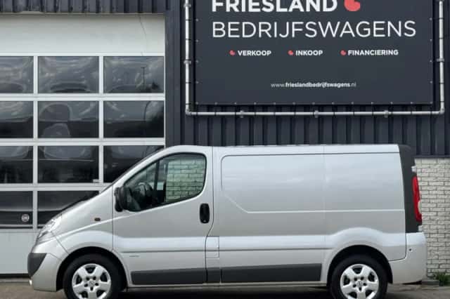 Opel Vivaro (2008) thumbnail 3