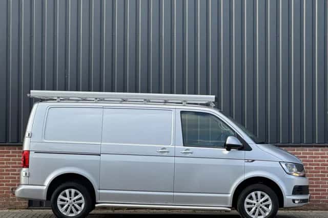 Volkswagen Transporter (2018) thumbnail 2
