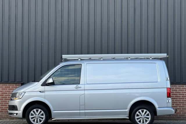 Volkswagen Transporter (2018) thumbnail 3
