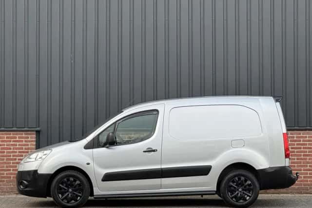 Peugeot Partner (2011) thumbnail 3