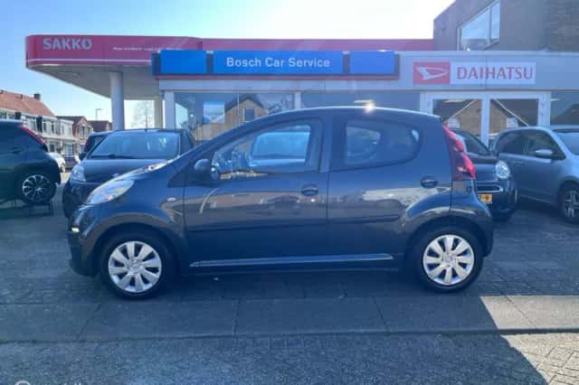 Peugeot 107 (2012) thumbnail 2