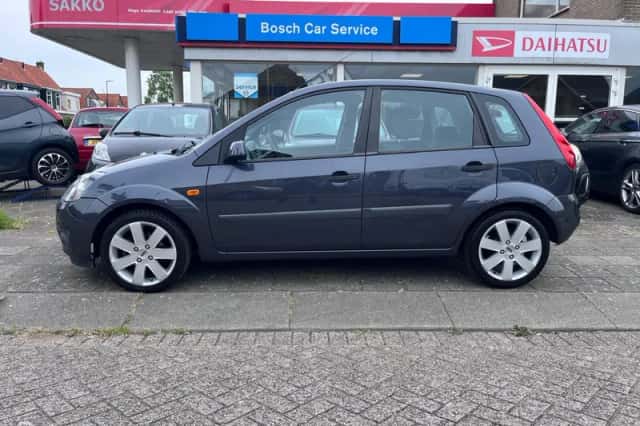 Ford Fiesta (2006) thumbnail 2