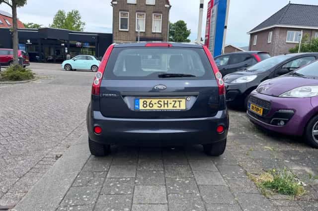 Ford Fiesta (2006) thumbnail 4