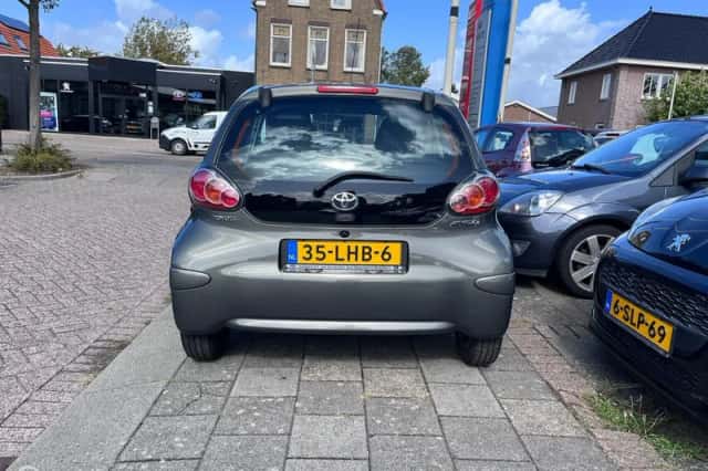 Toyota Aygo (2010) thumbnail 4