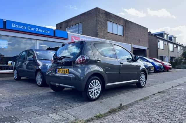 Toyota Aygo (2010) thumbnail 5