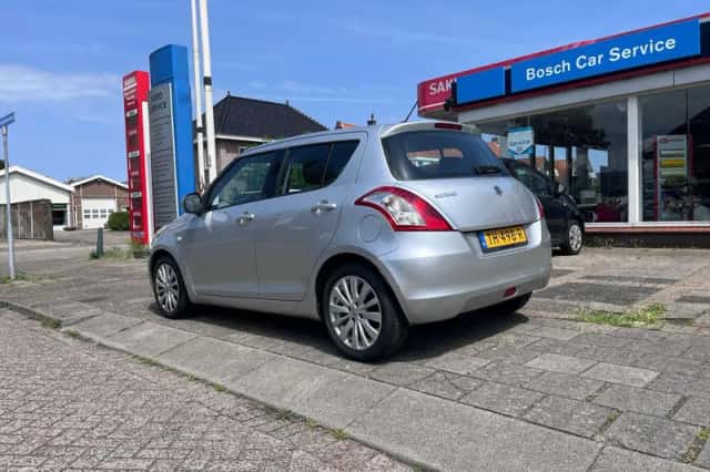 Suzuki Swift (2012) thumbnail 3