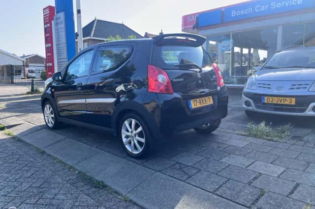 Suzuki Alto (2011) thumbnail 3